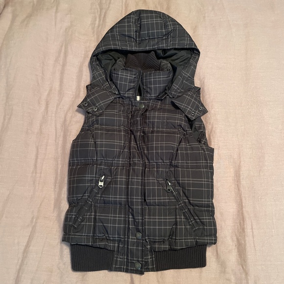 Esprit Puffer Vest - Picture 1 of 3